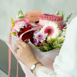 Pink Symphony Bouquet & Pink Cake