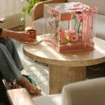 علبة وردية أنيقة مع كيك