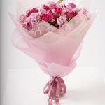 باقة ورود سبراي بألوان بنفسجية ناعمة ومفعمة بالرقة