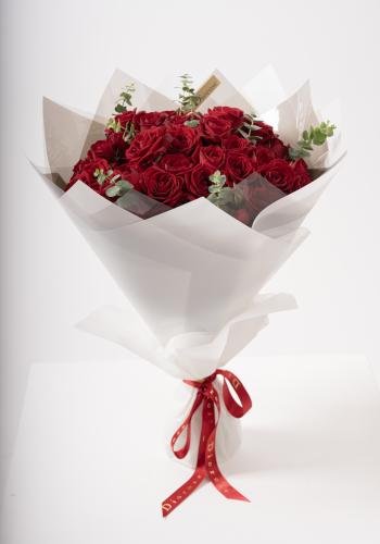 Scarlet - Spray Rose Bouquet with Eucalyptus