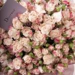 Dana – Famous Hot Sale: Spray Roses Bouquet